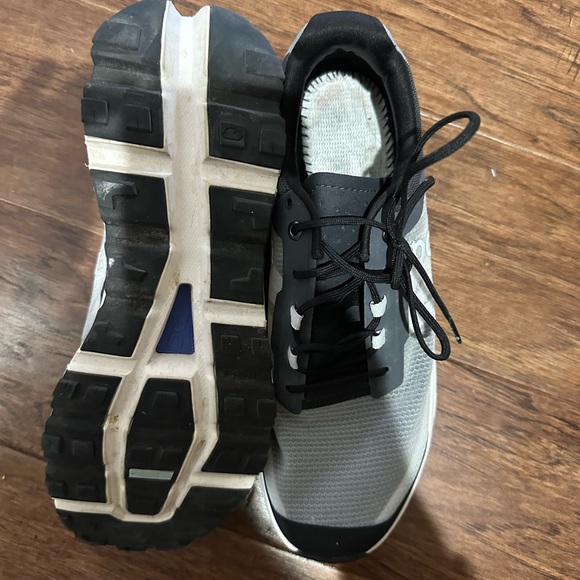 On Running Women Black and White Athletic Shoes size9,5 - Picture 5 of 7